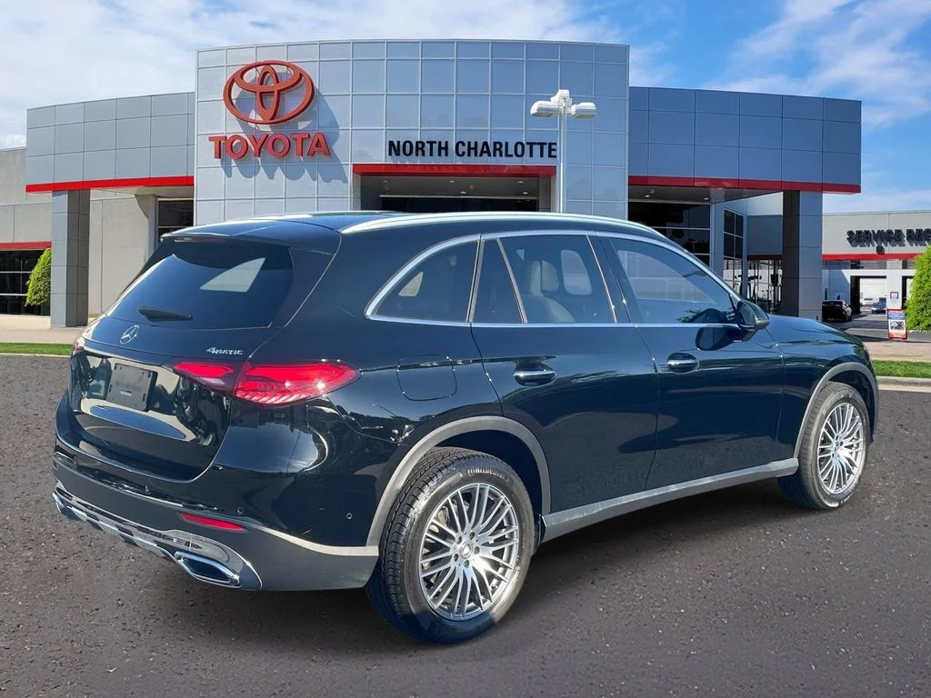 Used 2024  Mercedes-Benz GLC 300 image 7