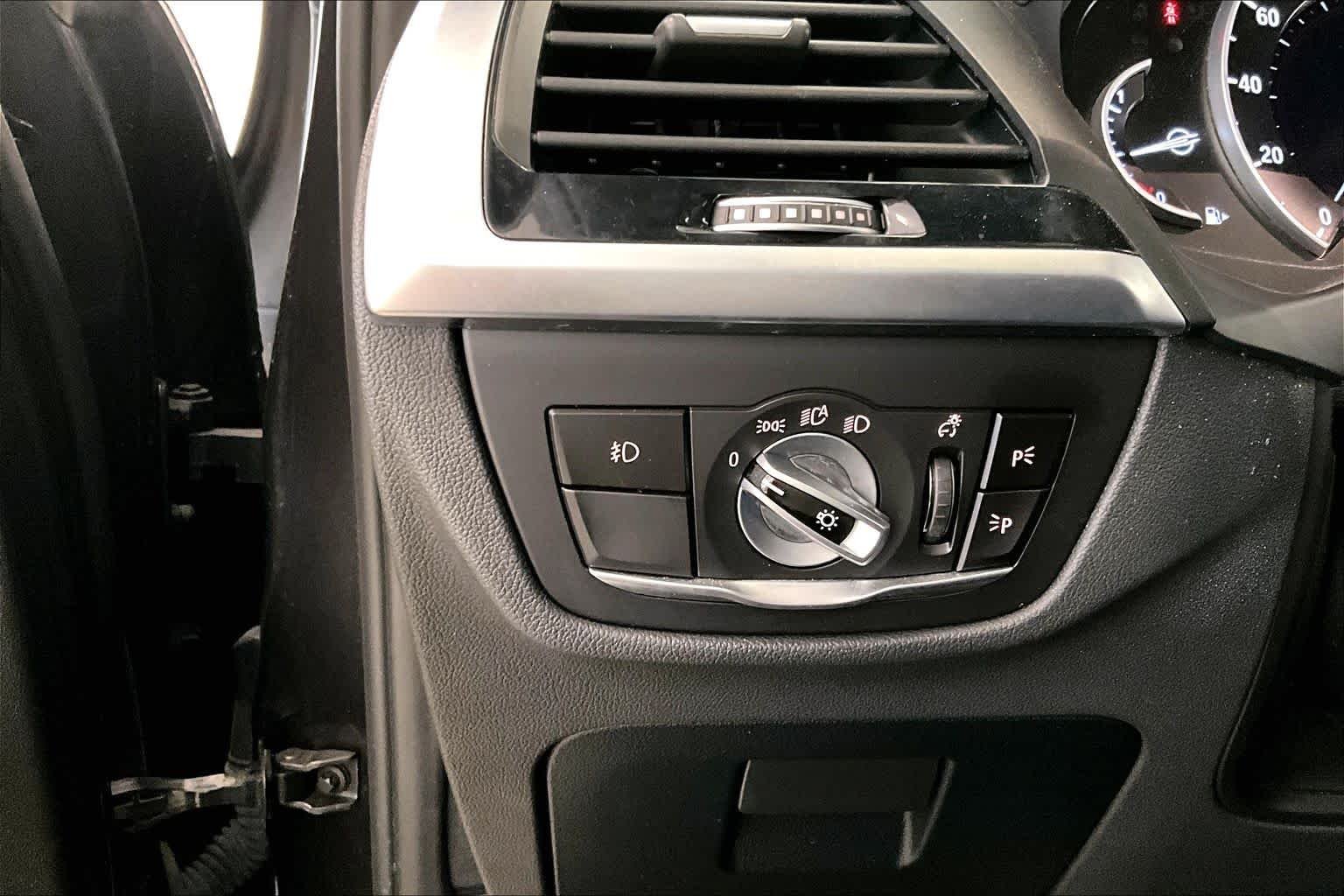 Used 2018 Dark Graphite Metallic BMW xDrive30i image 31