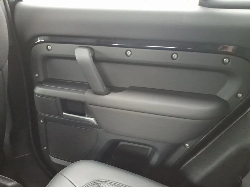 Used 2025  Land Rover S image 32