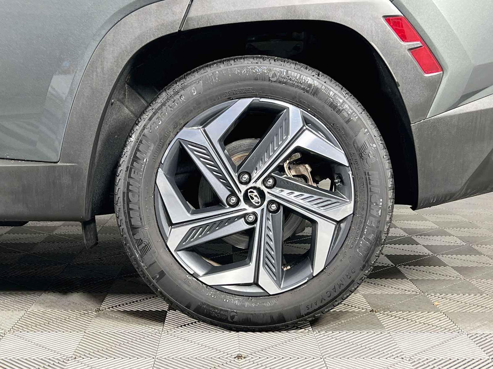 Used 2024 Amazon Gray Hyundai SEL Convenience image 33