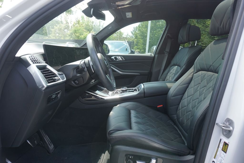 Used 2023 White Metallic BMW xDrive40i image 11