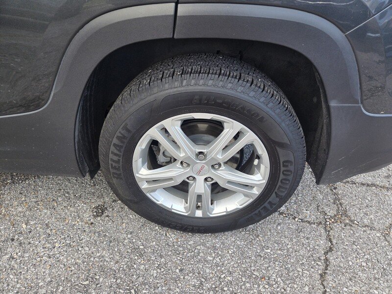 Used 2019 Gray GMC SLE image 25