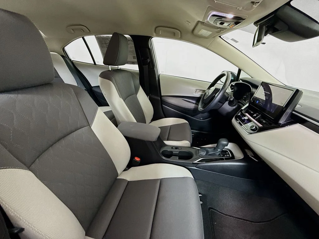 2025 Toyota Corolla LE - Photo 26