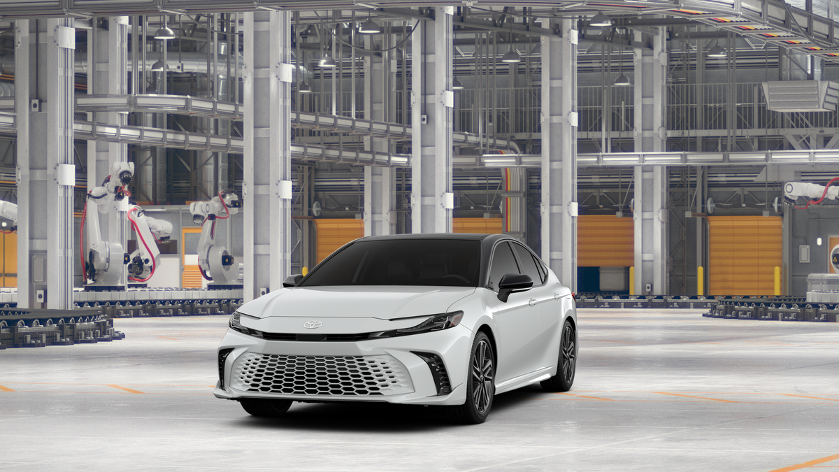 New 2026 Wind Chill Pearl with Midnight Black Metallic roof Toyota XSE image 18