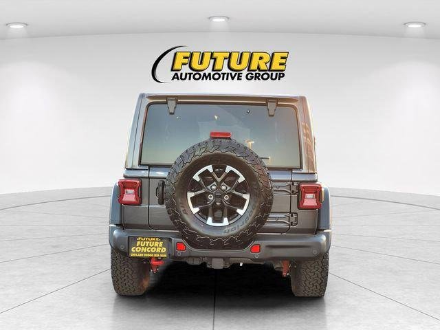 New 2026 Granite Crystal Metallic Clear-Coat Exterior Paint Jeep Rubicon image 4
