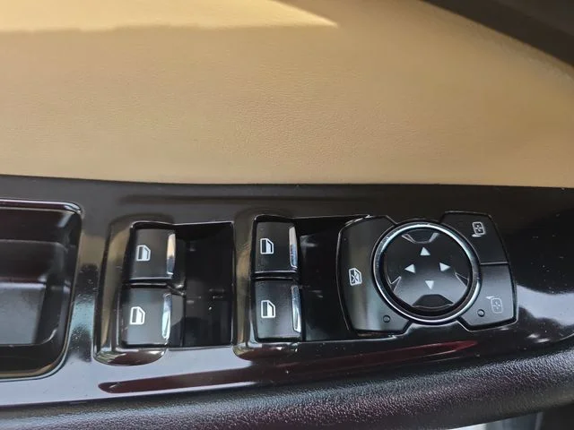 Used 2015 White Ford SEL image 27
