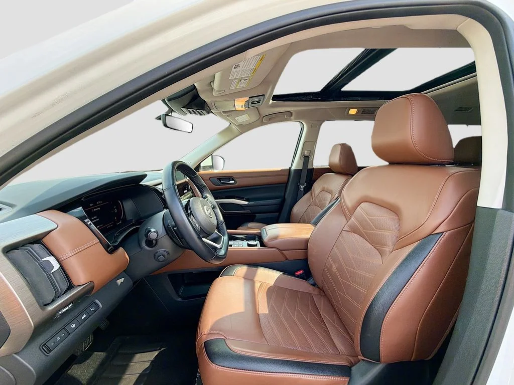 Used 2023 Pearl White Nissan Platinum image 22