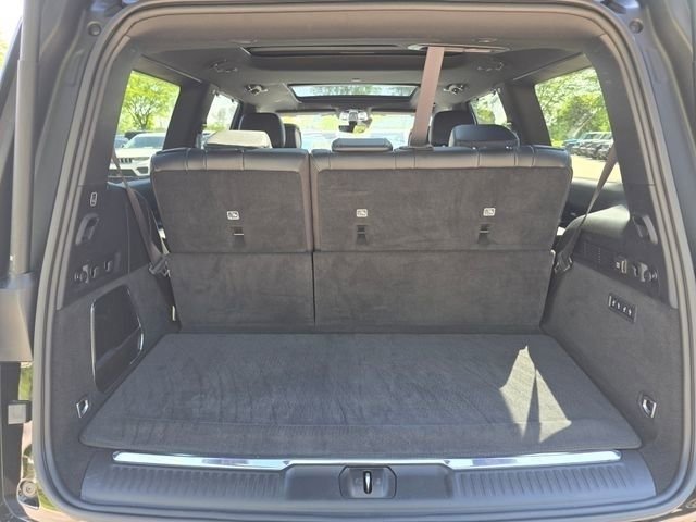 Used 2025 Diamond Black Crystal Pearlcoat Jeep Base image 39