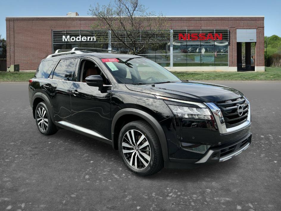 Used 2024 Super Black Nissan Platinum image 5
