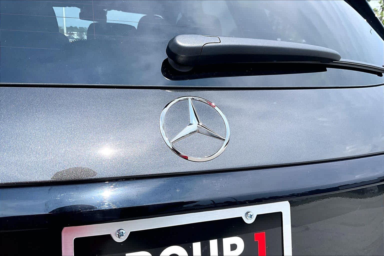Used 2025 Graphite Grey Metallic Mercedes-Benz GLC 300 image 31