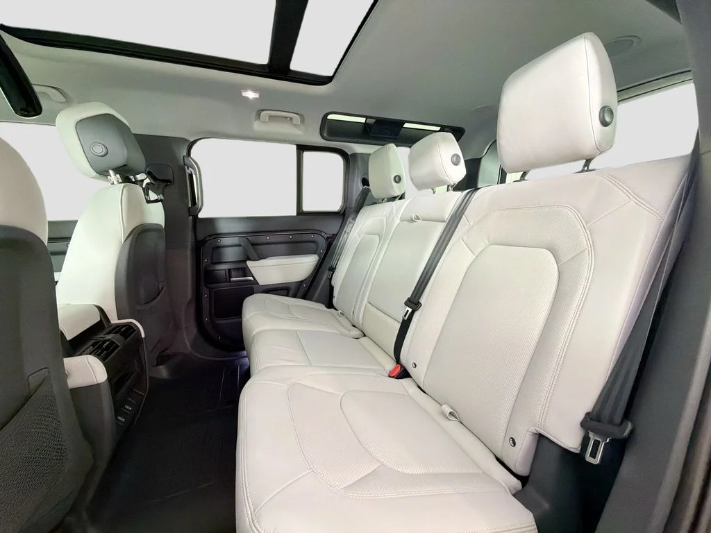 New 2026 Carpathian Grey Land Rover X-Dynamic SE image 26
