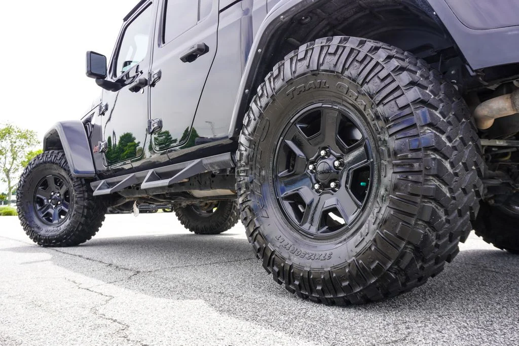Used 2022 Black Jeep Mojave image 32