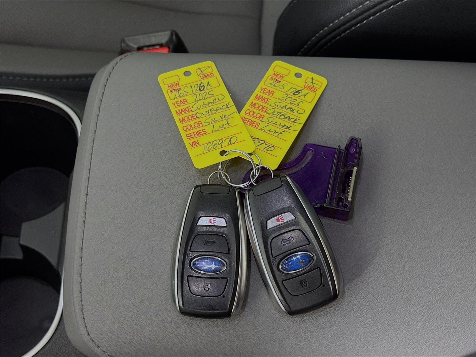 Used 2025 Ice Silver Metallic Subaru Limited image 4