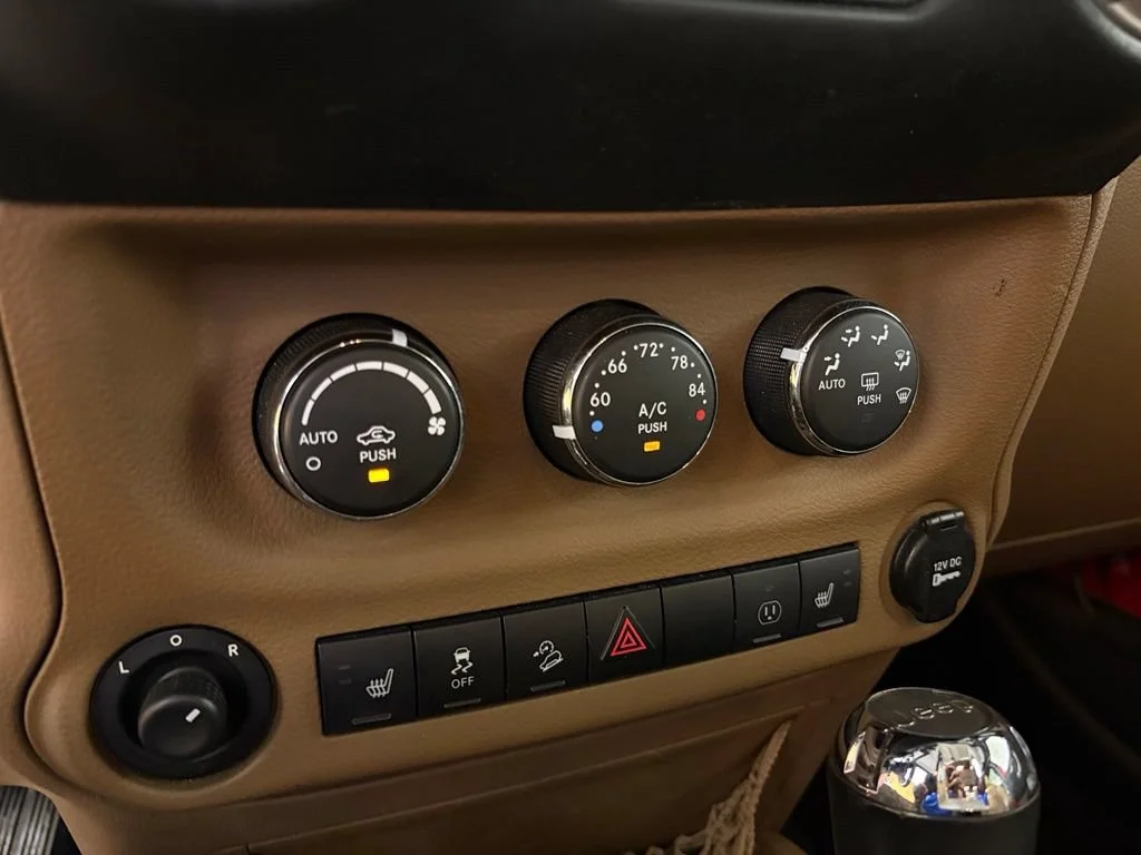 Used 2013 Red Jeep Sahara image 32