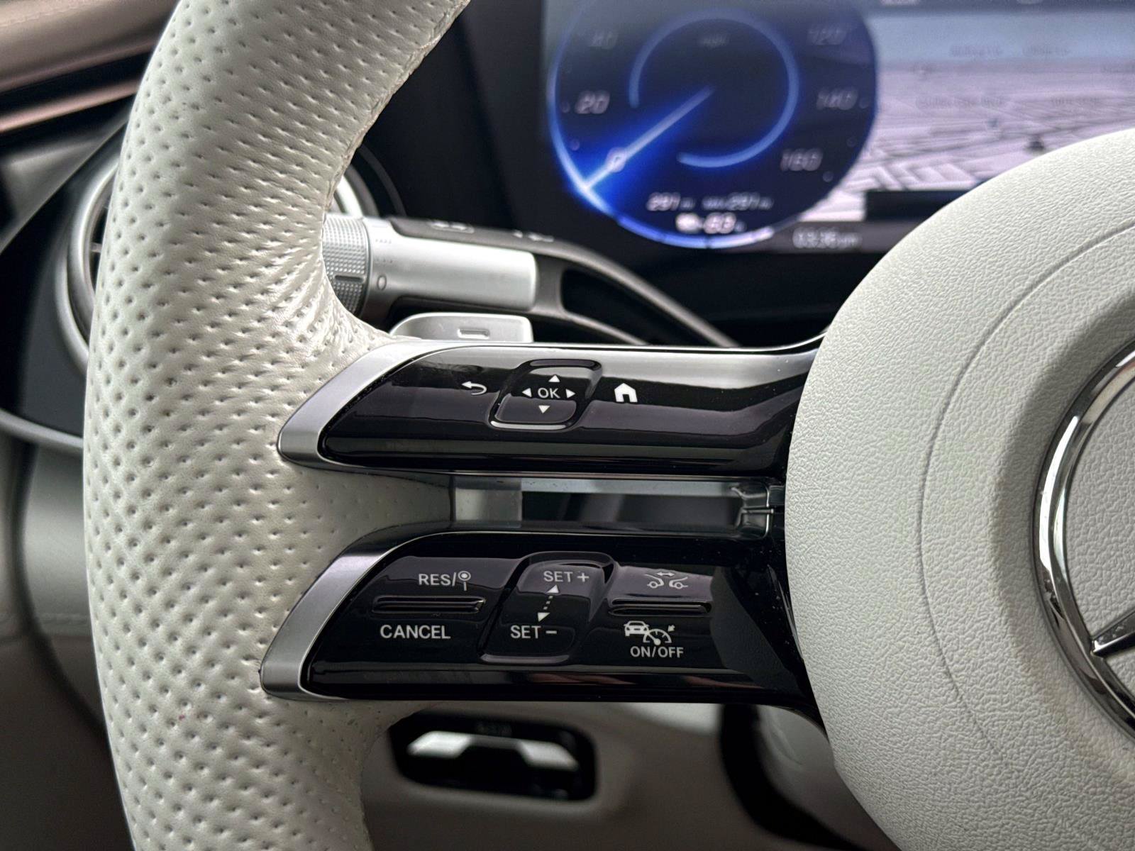 Used 2023 MANUFAKTUR Diamond White Metallic Mercedes-Benz 580 image 30