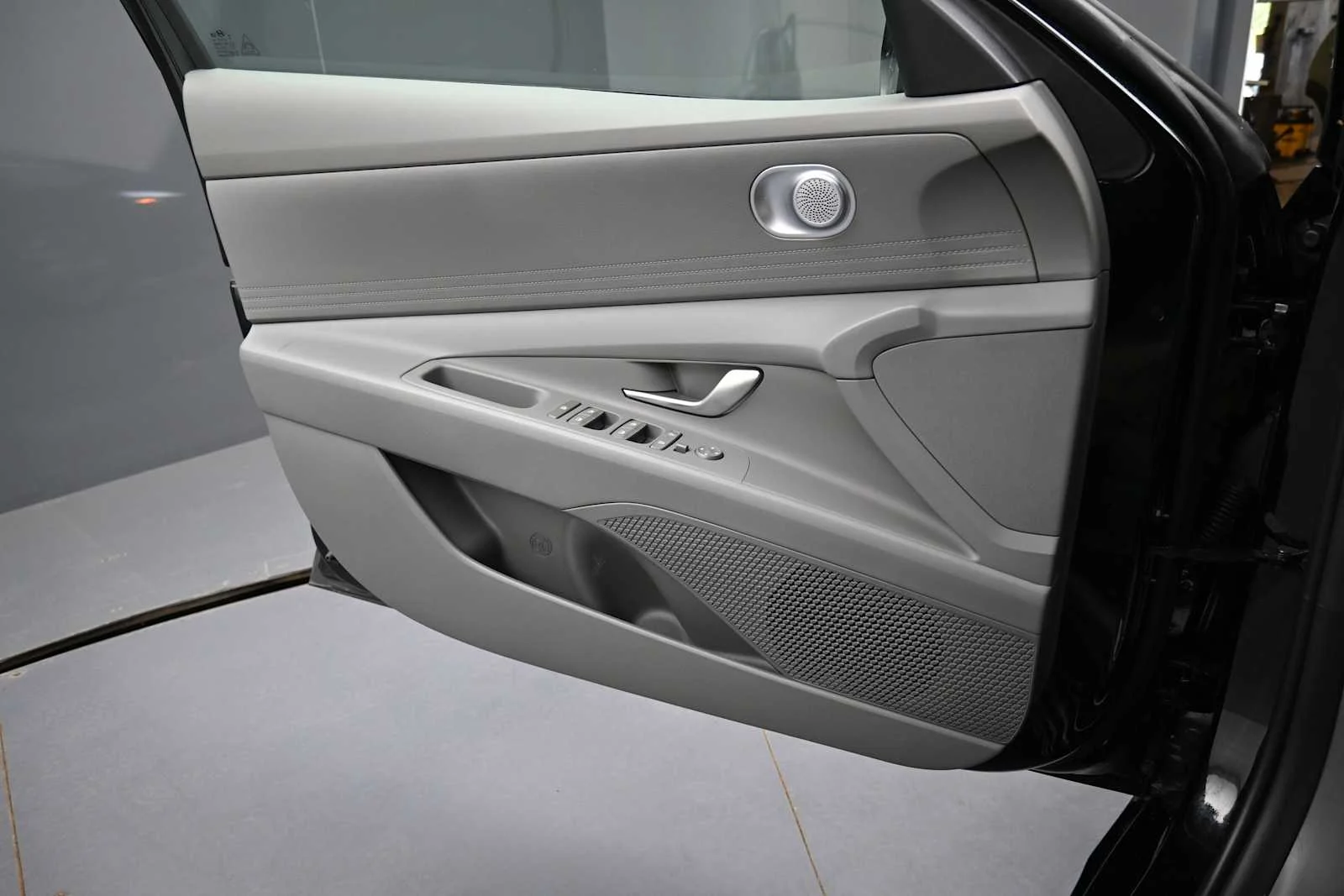 Used 2024 Abyss Black Hyundai SE image 11