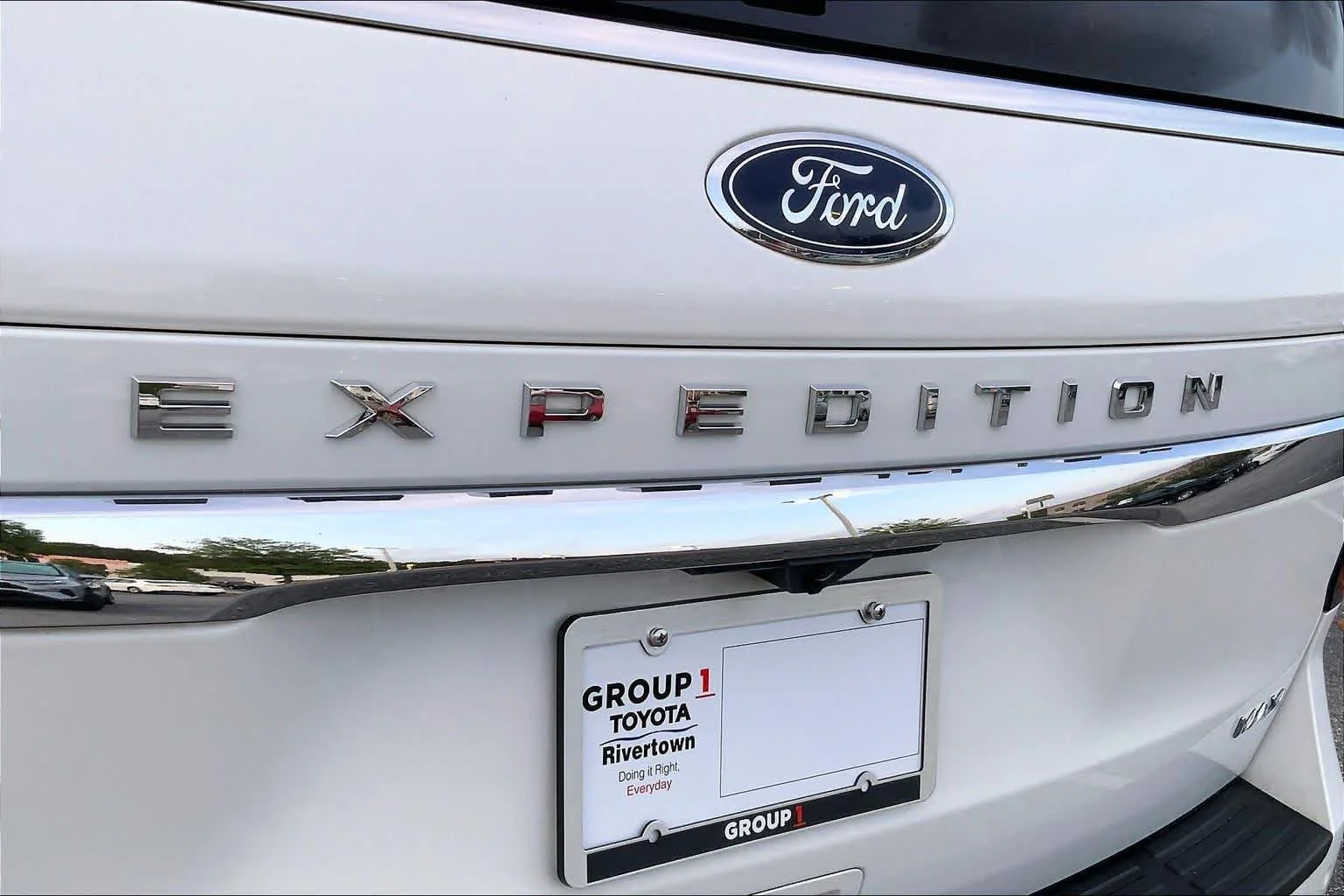 Used 2023 Star White Metallic Tri-Coat Ford Limited image 10