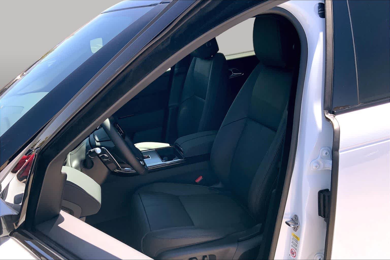 New 2026 Fuji White Land Rover Dynamic SE image 9