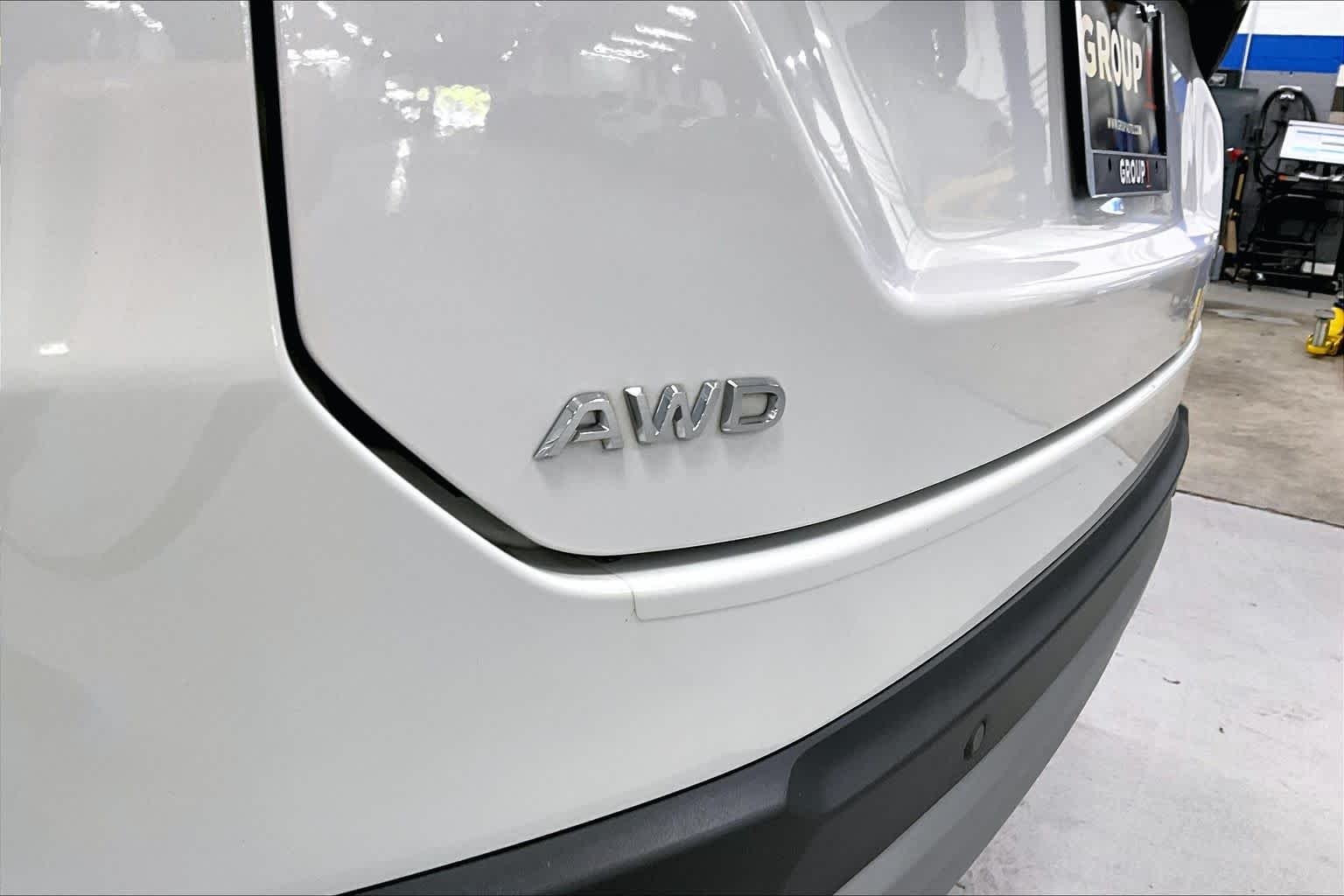 Used 2025 Platinum White Pearl Honda Touring image 30