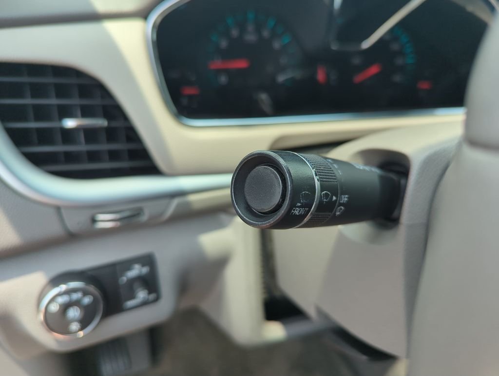 Used 2015 Silver Chevrolet 2LT image 21