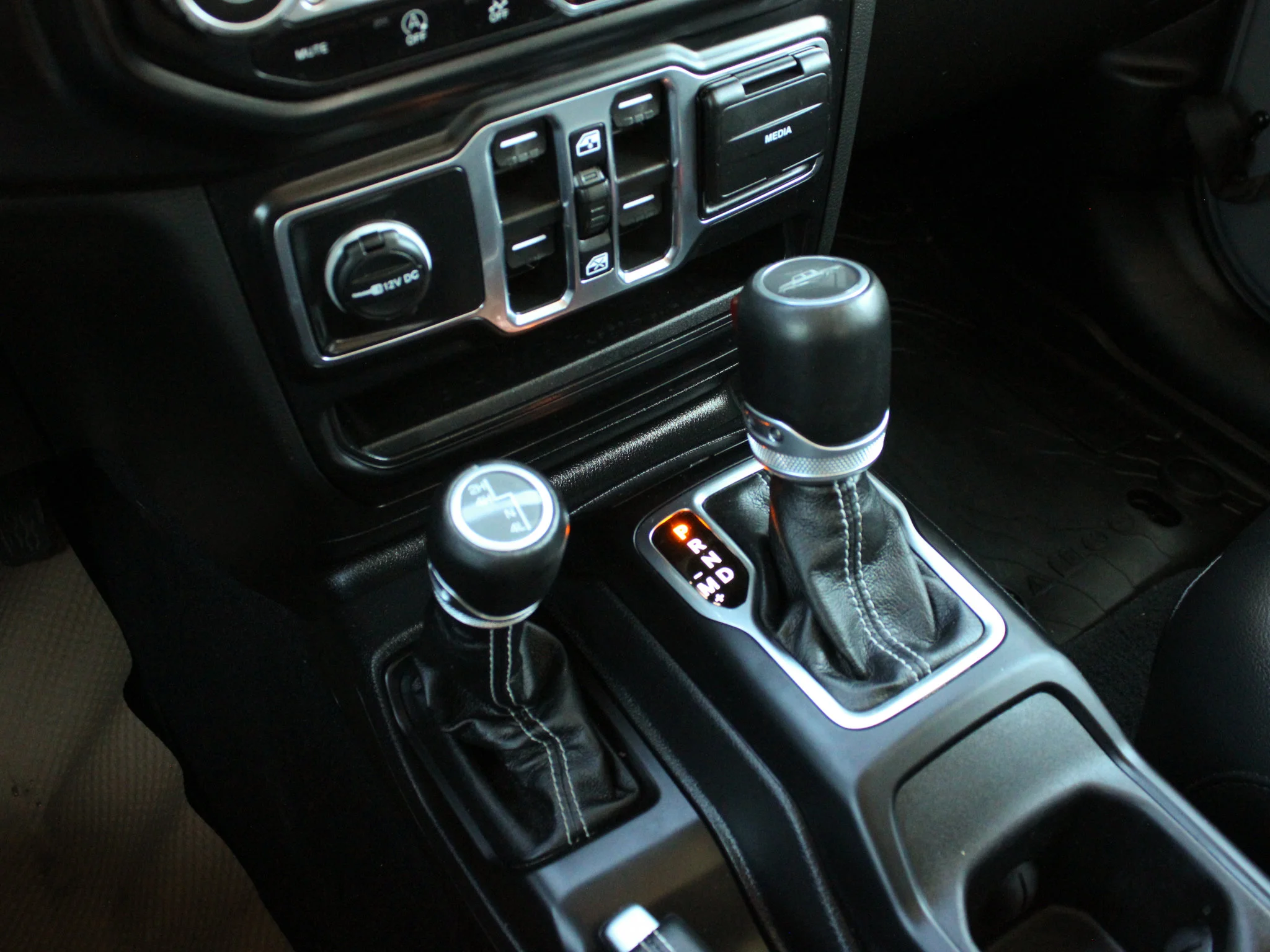 Certified Used 2023 Grey Jeep Overland * No Accidents | V6 | Heated McKinley Leather | Trailer Tow Package image 27
