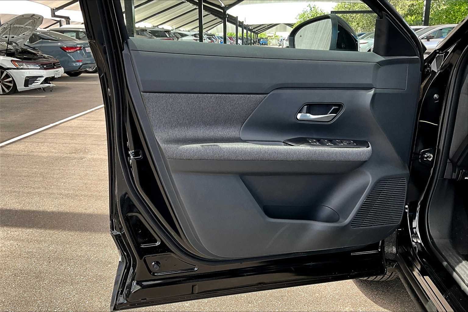 2025 Nissan Kicks SV - Photo 13