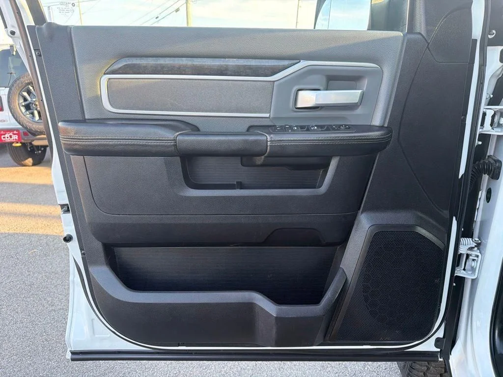 Used 2022 White Ram Big Horn image 26