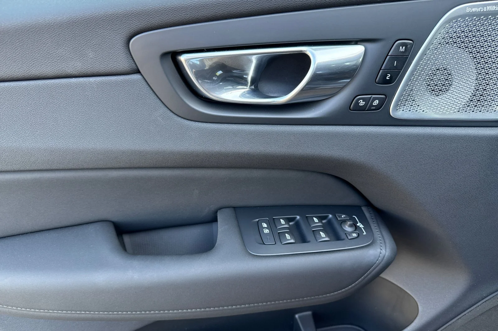 New 2026 ONYX BLACK Volvo Ultra image 8