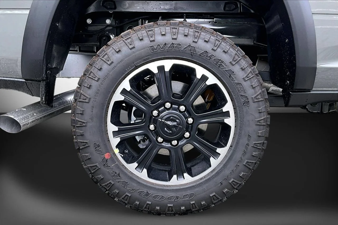 New 2026 Ceramic Gray Clearcoat RAM Tradesman image 35
