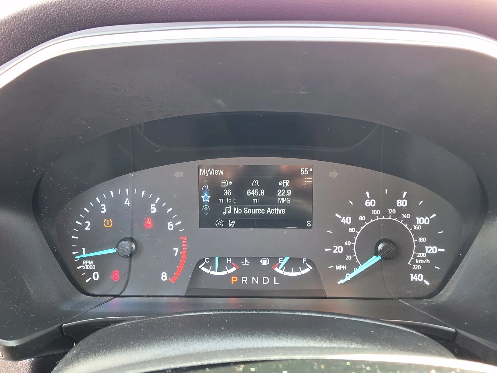 Used 2022 Oxford White Ford SE image 17