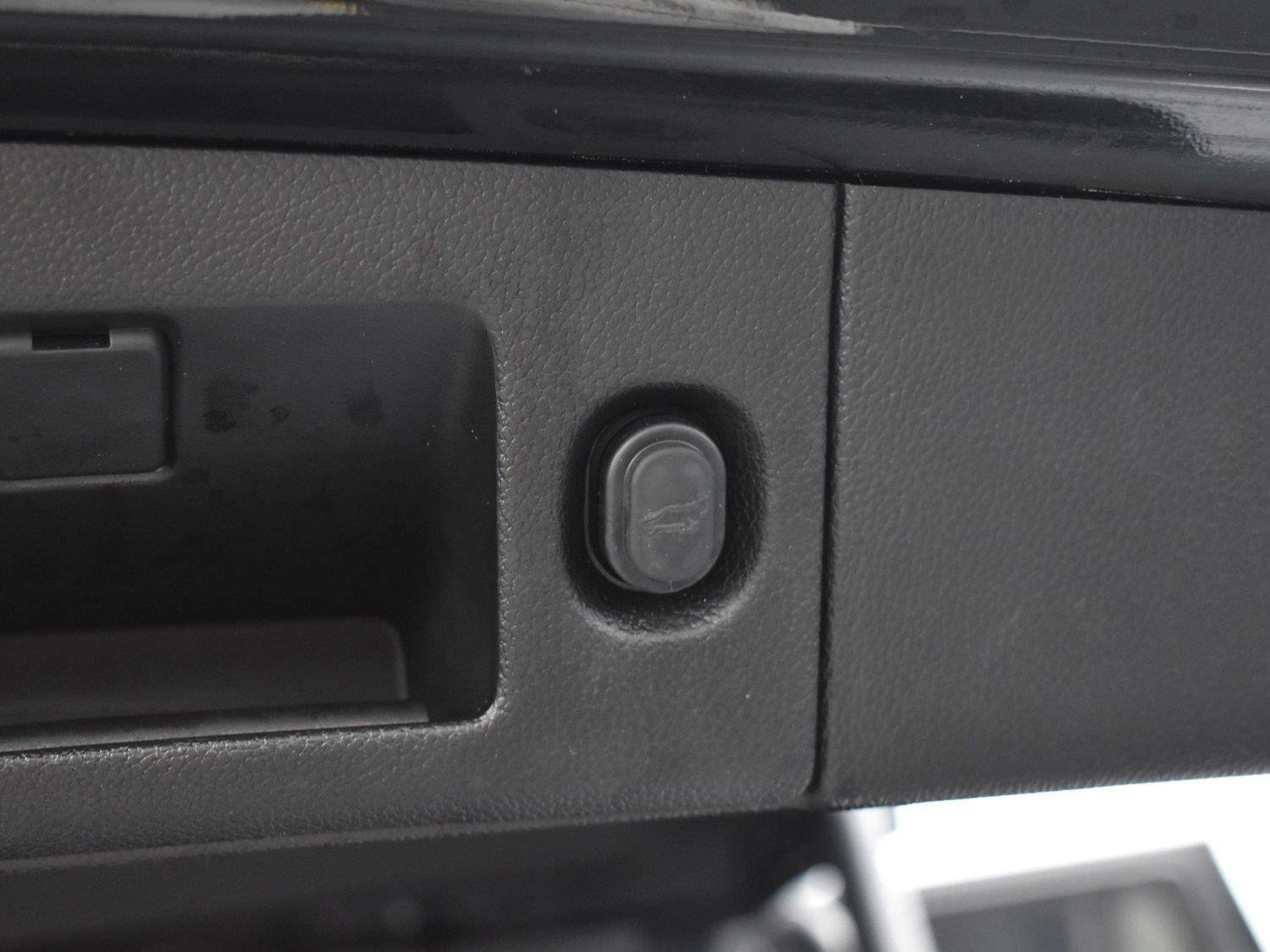 Used 2018 Black Chevrolet Premier image 10