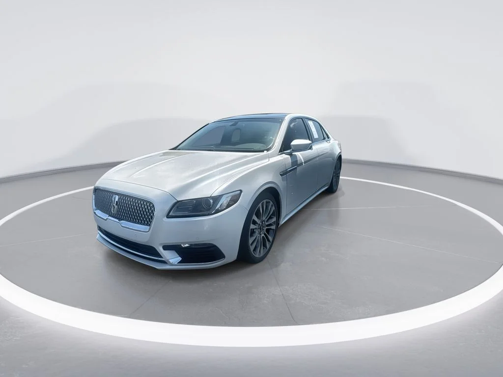 Used 2017 White Lincoln Select image 4