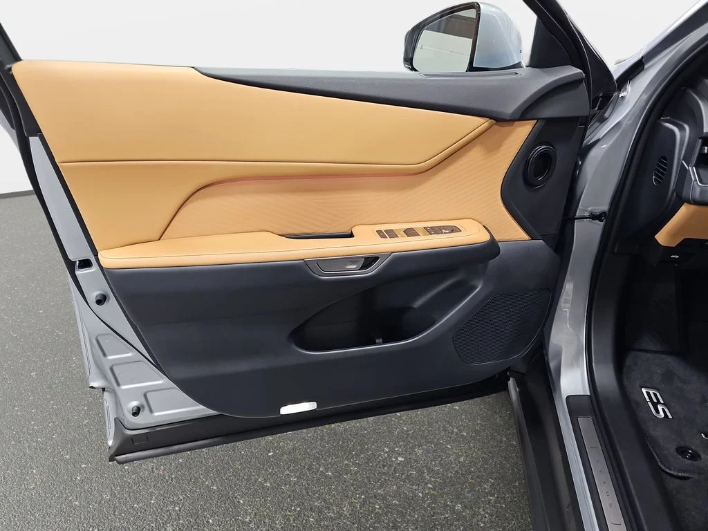 New 2026 Iridium Lexus PREMIUM AWD image 26