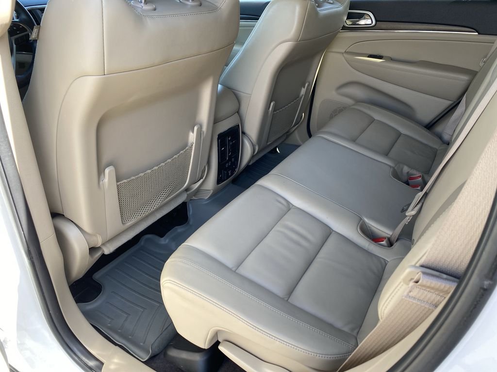 Used 2018 Bright White Clearcoat Jeep Limited image 30