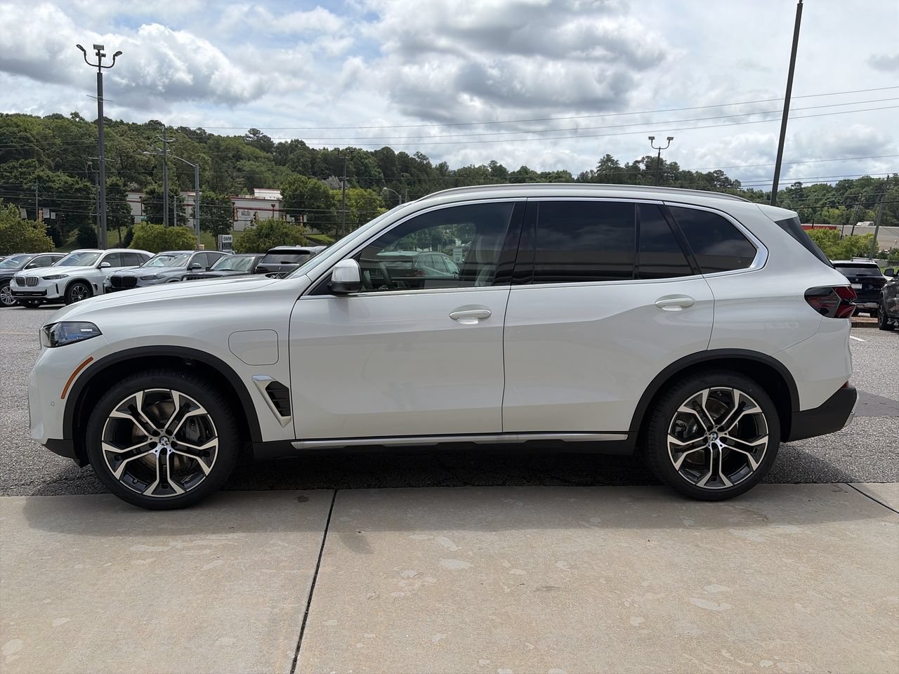 New 2026 Alpine White BMW xDrive50e image 5