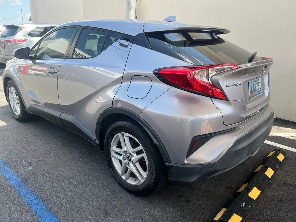 Used 2020 Gray Toyota LE image 3