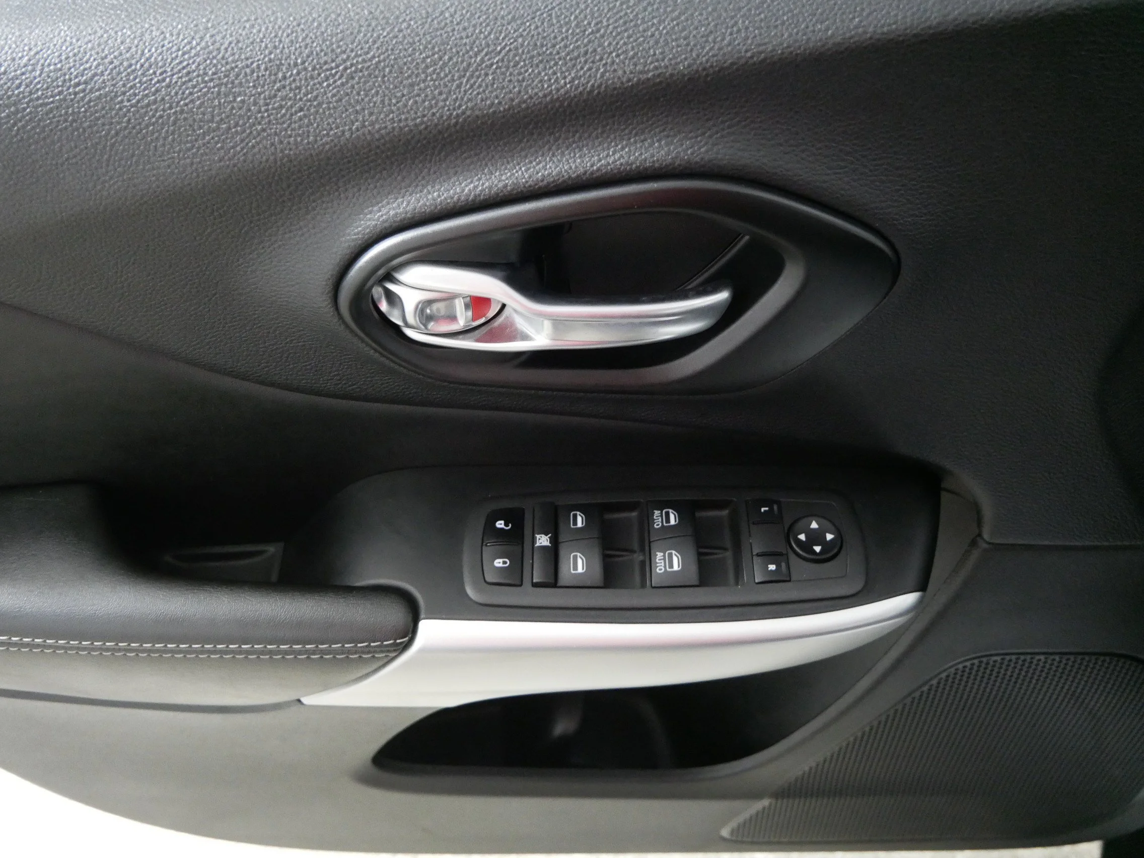 Used 2022 Bright White Clearcoat Jeep X image 19