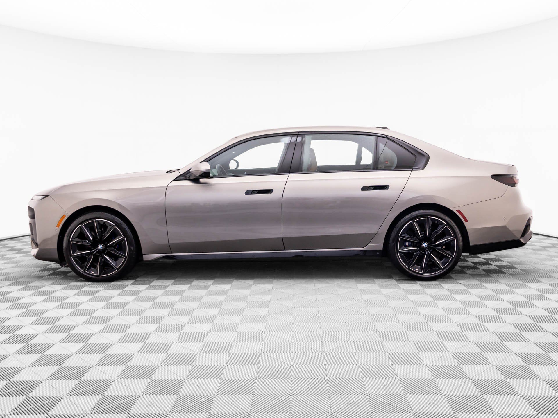 Certified Used 2024 Oxide Grey Met BMW 760i xDrive image 2