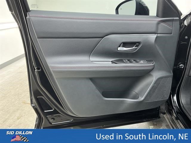 Used 2025 Super Black Nissan SR image 15