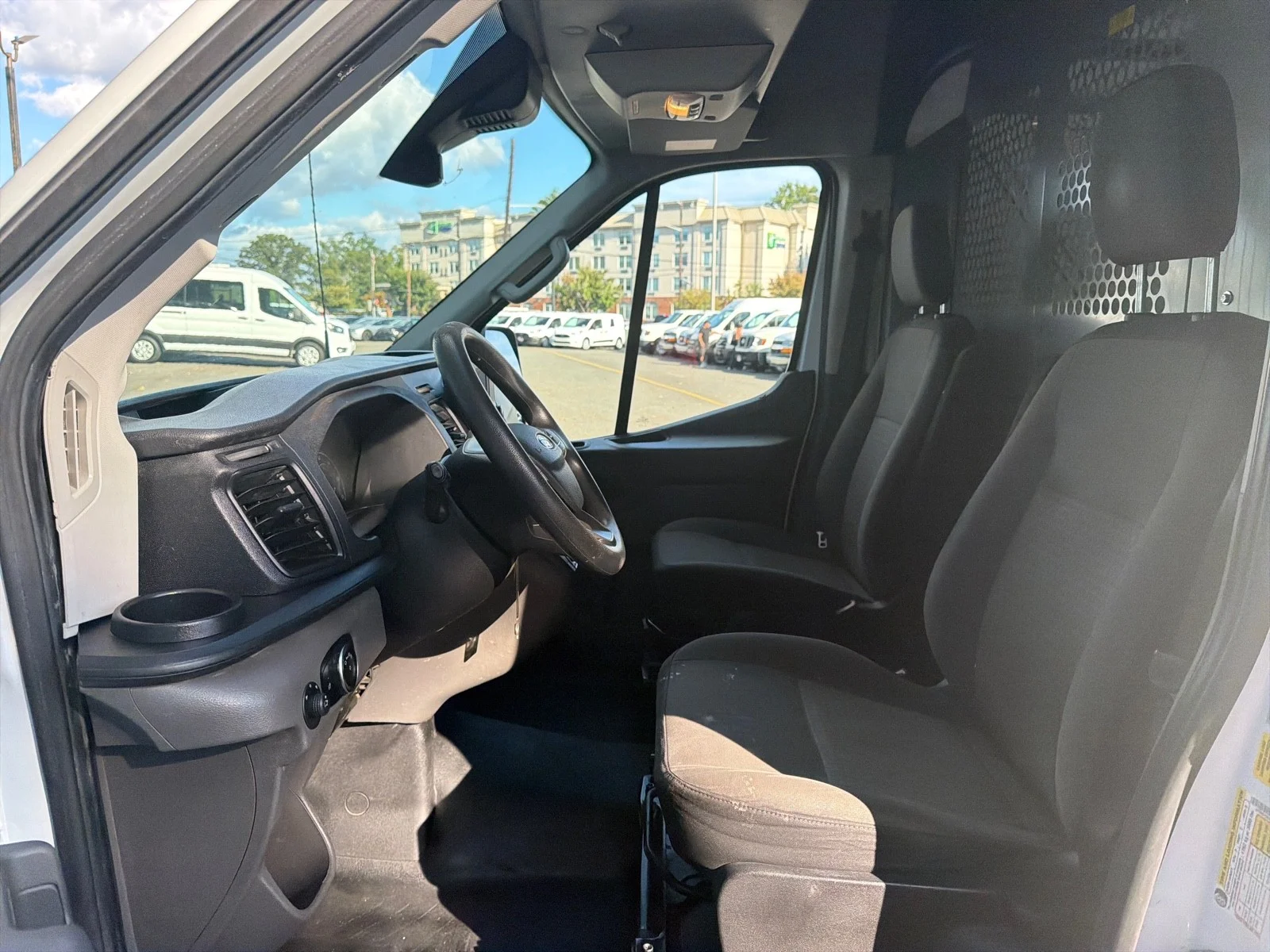 Used 2020 Oxford White Ford T250 MED ROOF image 17