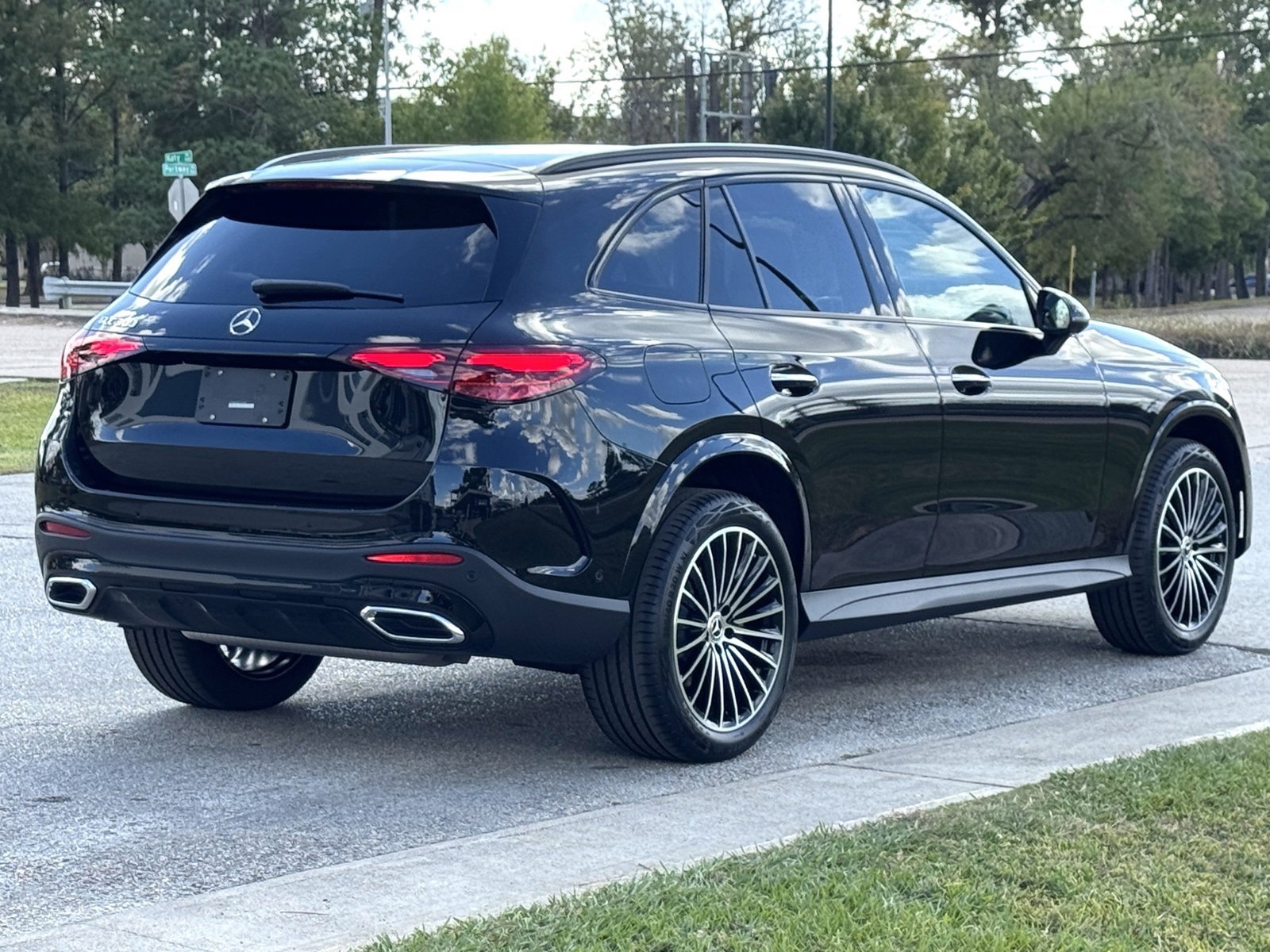 New 2026 Obsidian Black Metallic Mercedes-Benz GLC 300 image 27