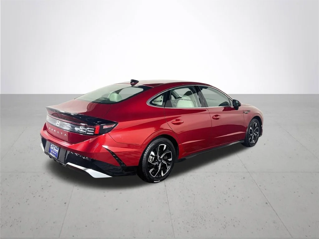 Used 2025 Red Hyundai SEL image 6