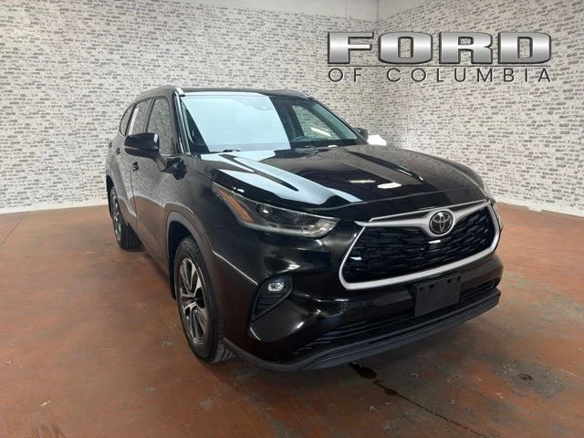 Used 2021 Black Toyota XLE image 1