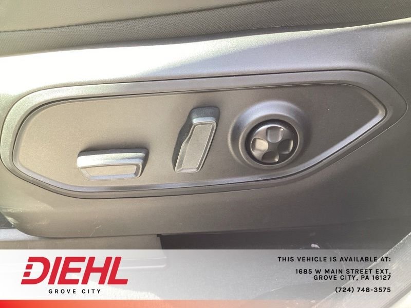 Used 2026 White/off-white Jeep Laredo Altitude image 17