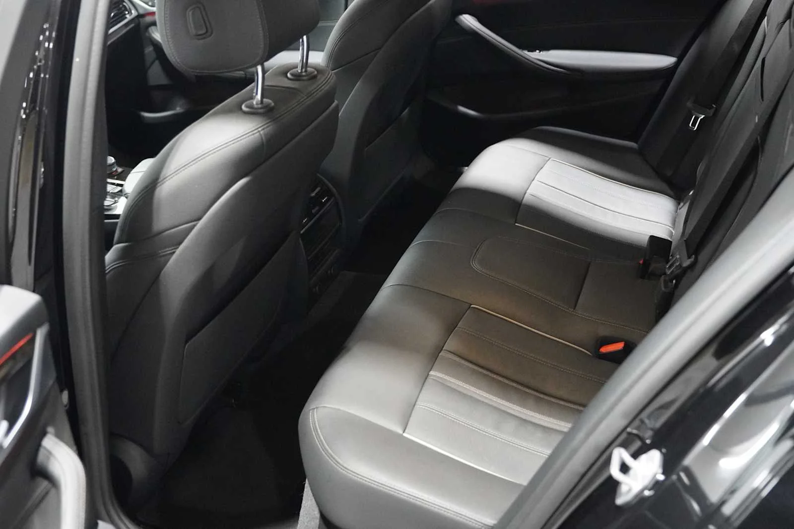 Used 2019 Black Sapphire Metallic BMW 540i xDrive image 23