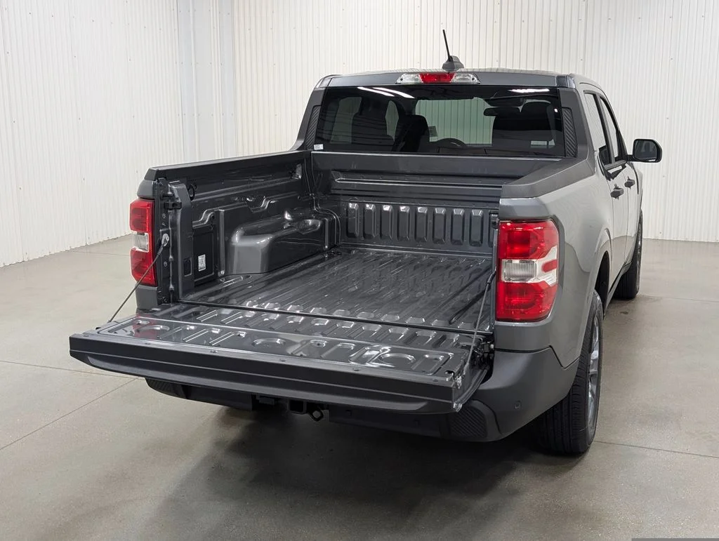 New 2026 Carbonized Gray Metallic Ford XLT image 21