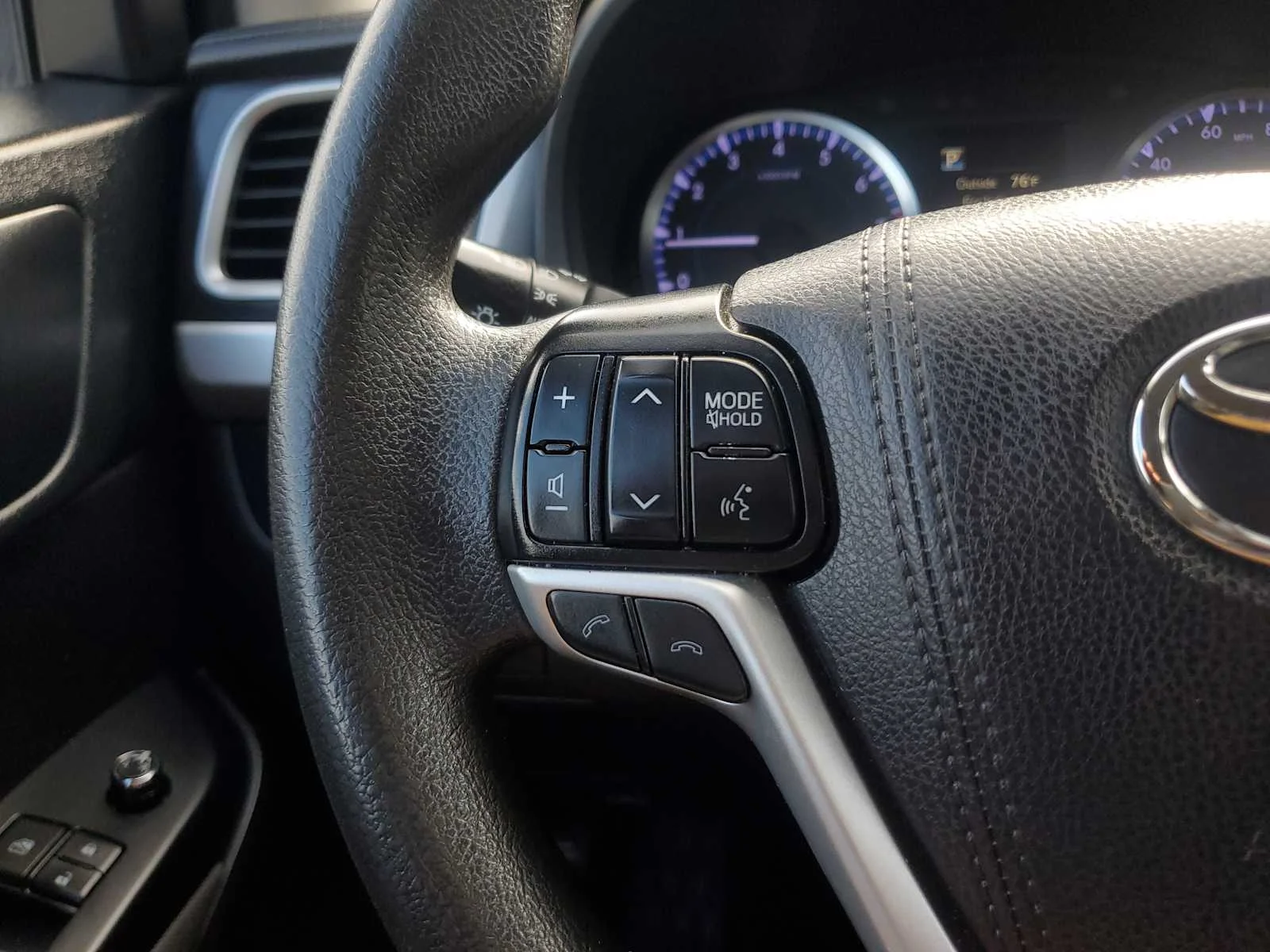 Used 2019 Midnight Black Metallic Toyota LE image 20