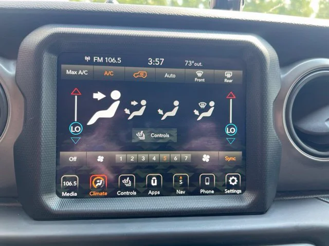 Used 2023 Red Jeep Sport S image 18
