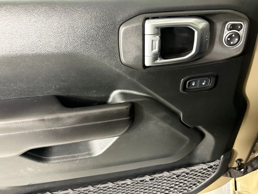 Used 2020 Green Jeep Mojave image 17