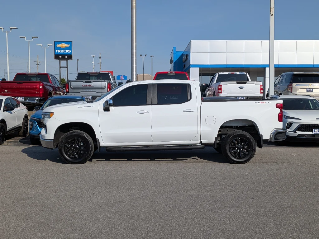 Used 2025 Summit White Chevrolet LT image 7